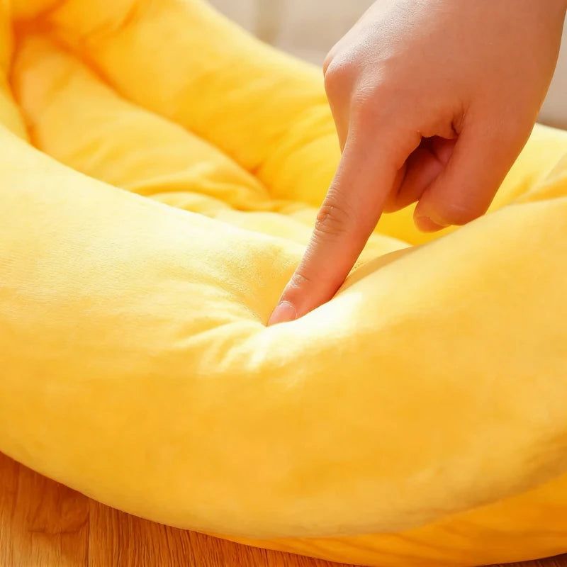 Cama plátano de felpa para mascotas